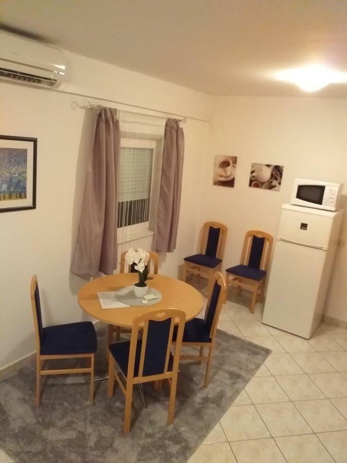 Apartments Vila Ana Vir Kültér fotó